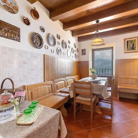 Casa Venanzio E Martino - * Plesio