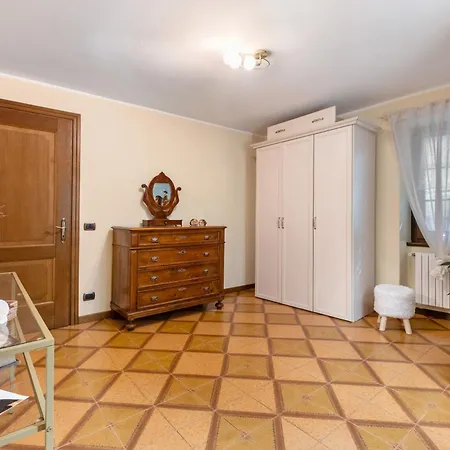 Holiday home Casa Venanzio E Martino -