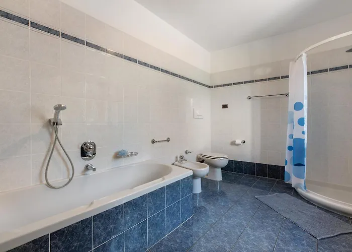 Дом отдыха Casa Venanzio E Martino - Плезио