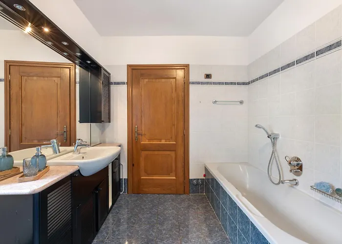Casa Venanzio E Martino - Ferienhaus Plesio